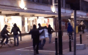 https://balitapinoy.net/images/london_riots_looters.gif