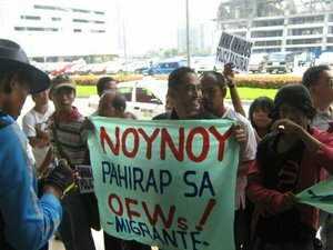 https://balitapinoy.net/images/ofw_noynoy_protest.jpg